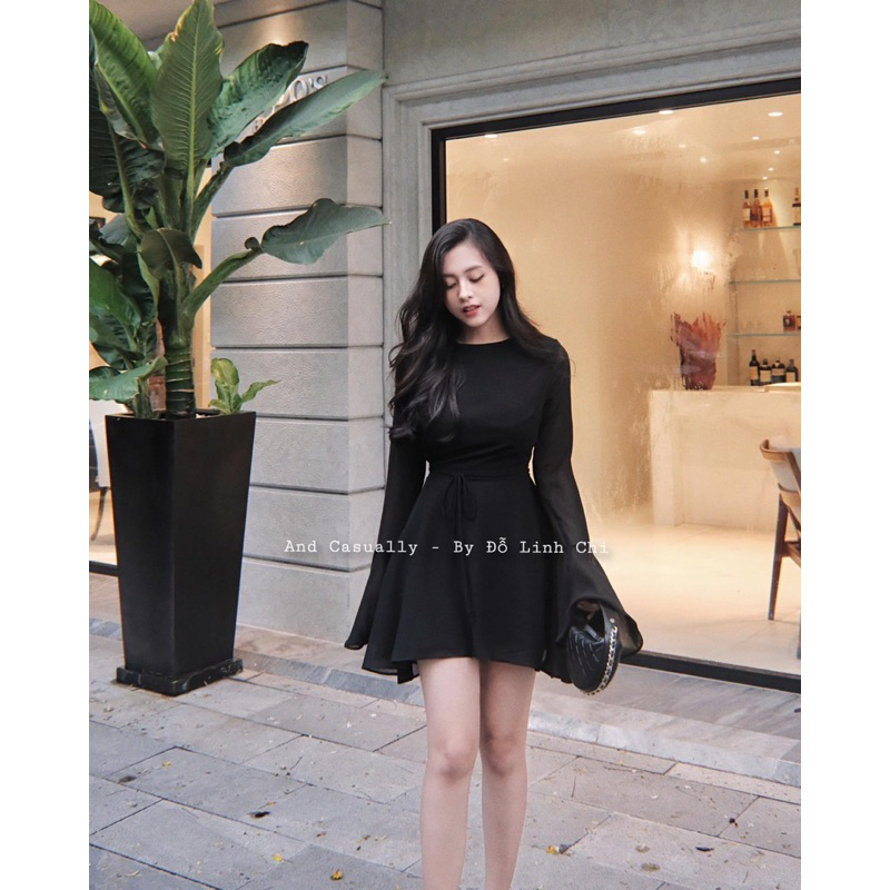 And Casually / Váy cổ tròn tay loe