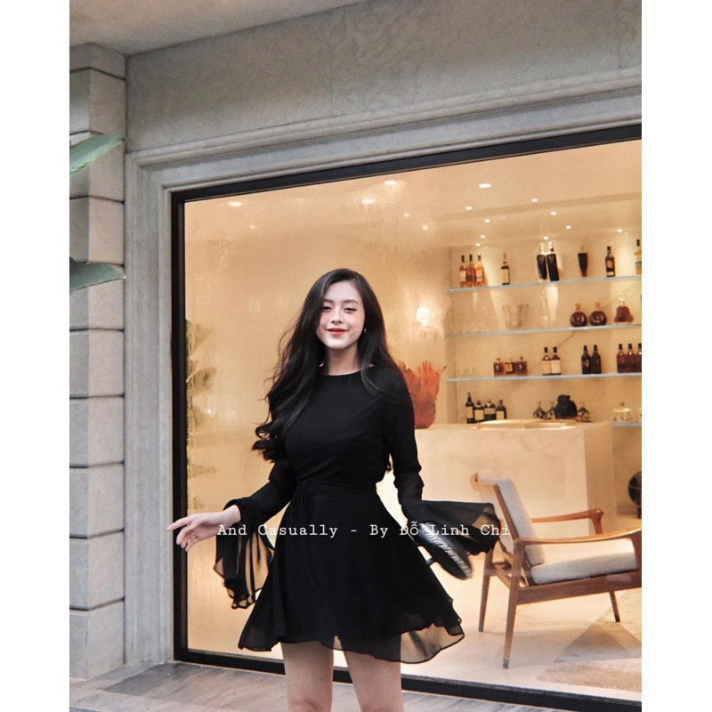 And Casually / Váy cổ tròn tay loe