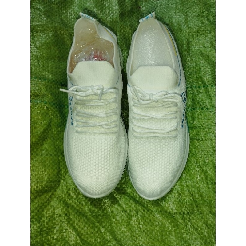 Bata thun xỏ nữ màu trắng thể thao, đế thấp