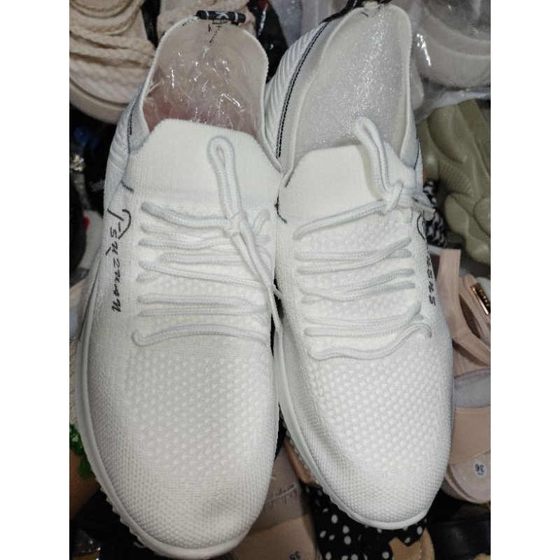 Bata thun xỏ nữ màu trắng thể thao, đế thấp