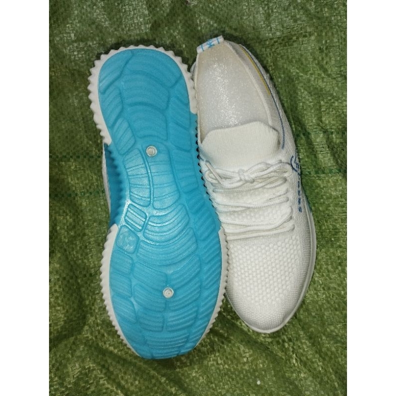 Bata thun xỏ nữ màu trắng thể thao, đế thấp