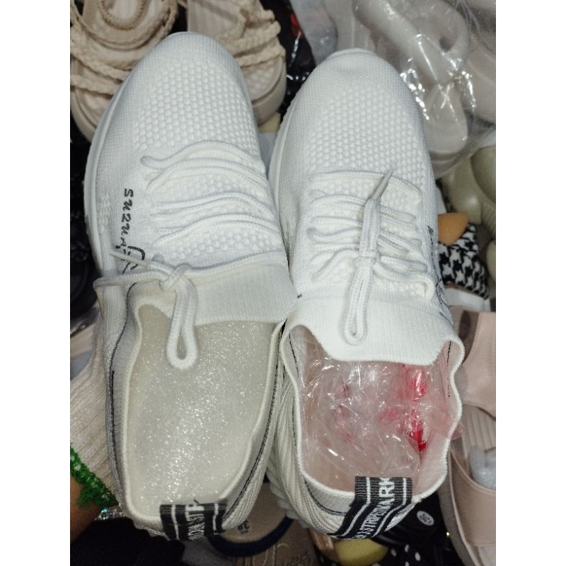 Bata thun xỏ nữ màu trắng thể thao, đế thấp