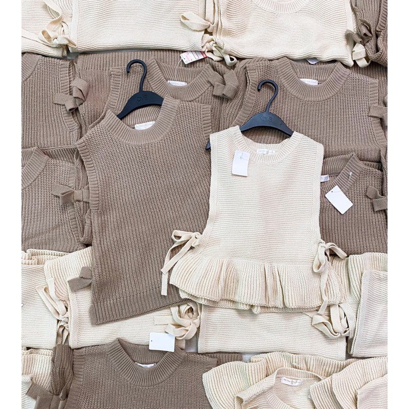 Áo gile len 2 màu bé gái