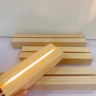 Đế đèn ngủ led bằng gỗ độc đáo trưng bày chữ resin, mica trong suốt