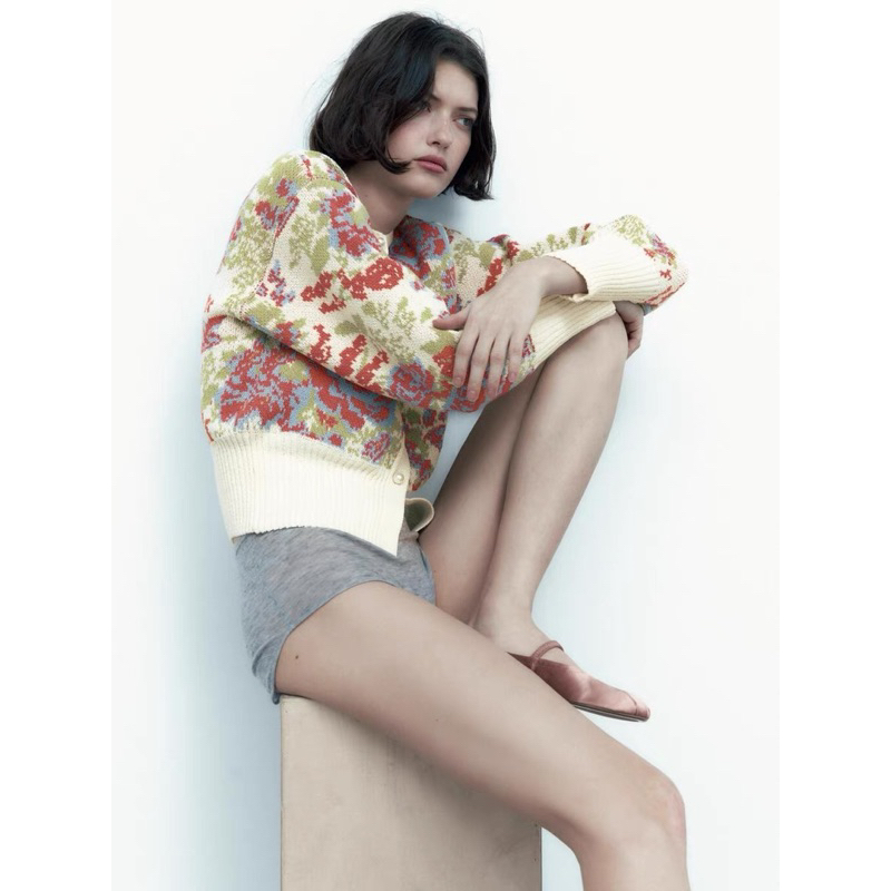 Áo len cardigan dệt kim hoạ tiết hoa lá xuất dư tay bo ống