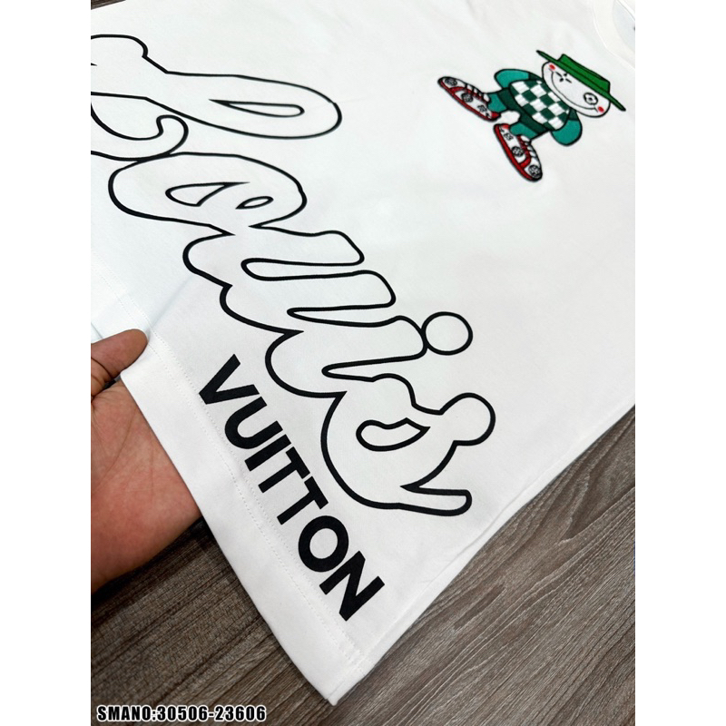 Áo thun thêu búp bế louis xanh đơn giản,áo thun louis chữ to thêu búp bê xanh đội mũ