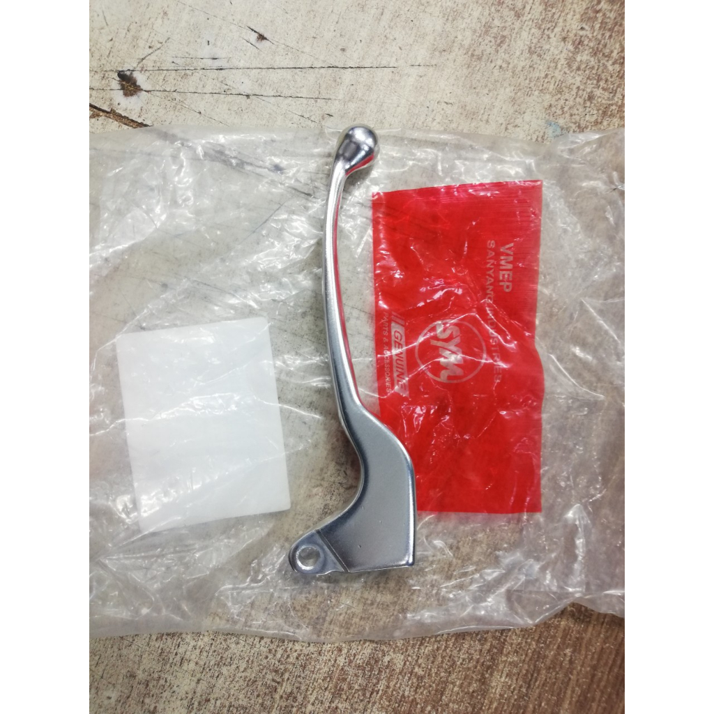 Tay thắng bên trái Attila