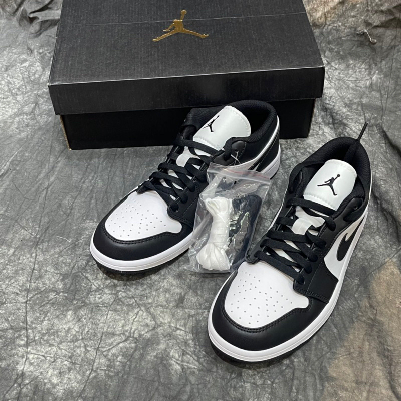 Giày Sneaker Jordan 1 Low Panda Màu Đen Trắng Da Trơn