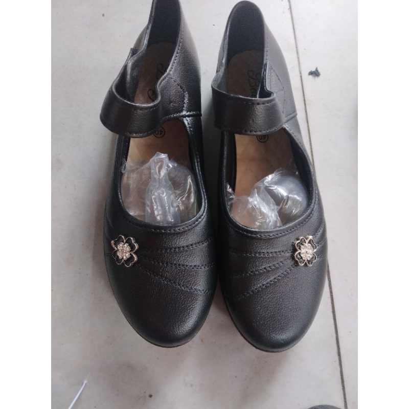 Giầy và dép quai hậu nhựa dẻo