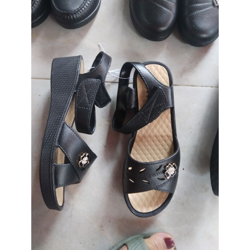 Giầy và dép quai hậu nhựa dẻo