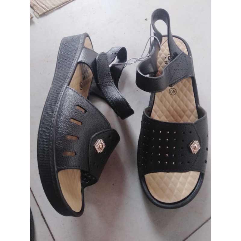 Giầy và dép quai hậu nhựa dẻo