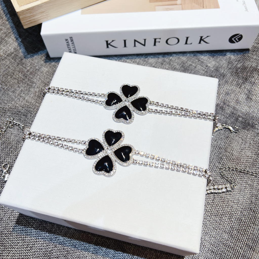 Set choker và hoa tai hình cỏ bốn lá mặt đen đính đá nhân tạo Ròm House