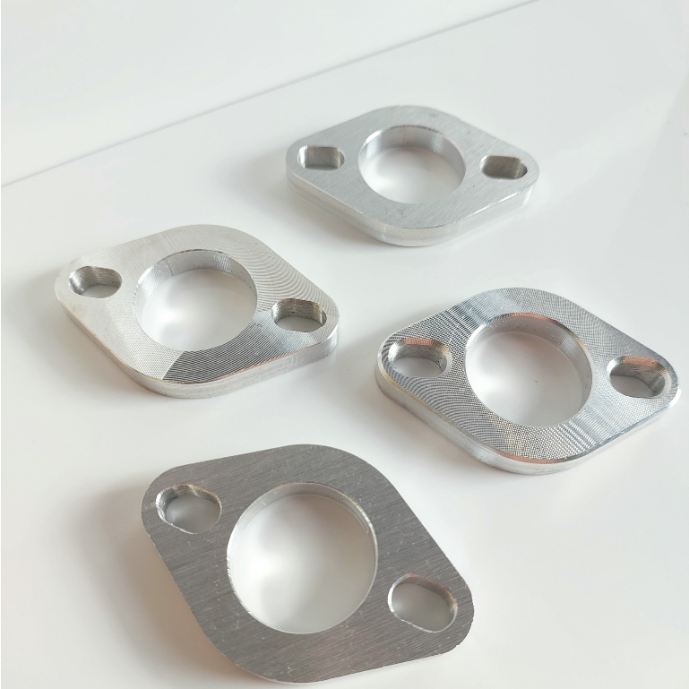 Tai nhôm cnc bắt cổ pô inox titan mẫu trơn bóng dày 8li, thẻ bài cỗ pô 2 size