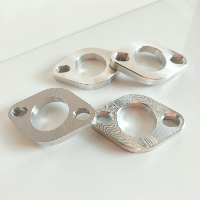 Tai nhôm cnc bắt cổ pô inox titan mẫu trơn bóng dày 8li, thẻ bài cỗ pô 2 size