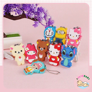 Bấm móng tay cho bé siêu cute