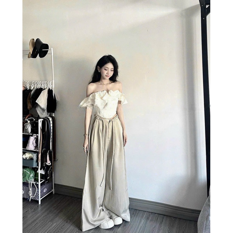 SET CROP VOAN KEM TRỄ VAI BÈO TẦNG + QUẦN SUÔNG NUDE