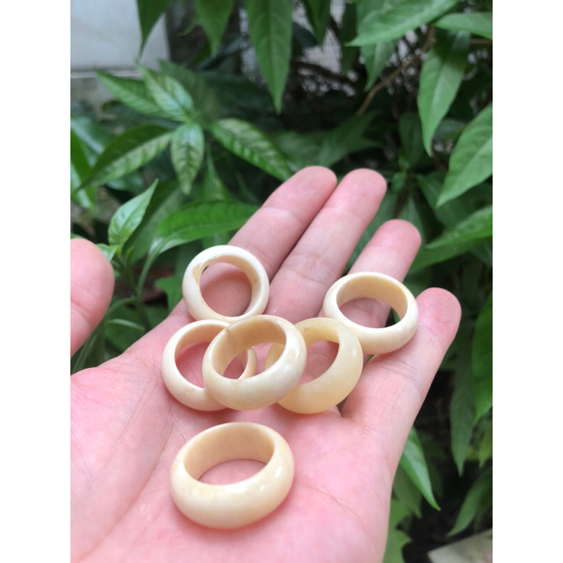 Nhẫn phong thuỷ bằng xương cao cấp hàng xuất khẩu. Bản chơn kích thước 9ly