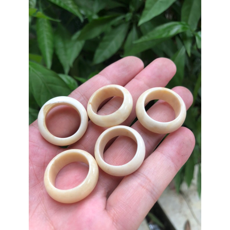 Nhẫn phong thuỷ bằng xương cao cấp hàng xuất khẩu. Bản chơn kích thước 9ly