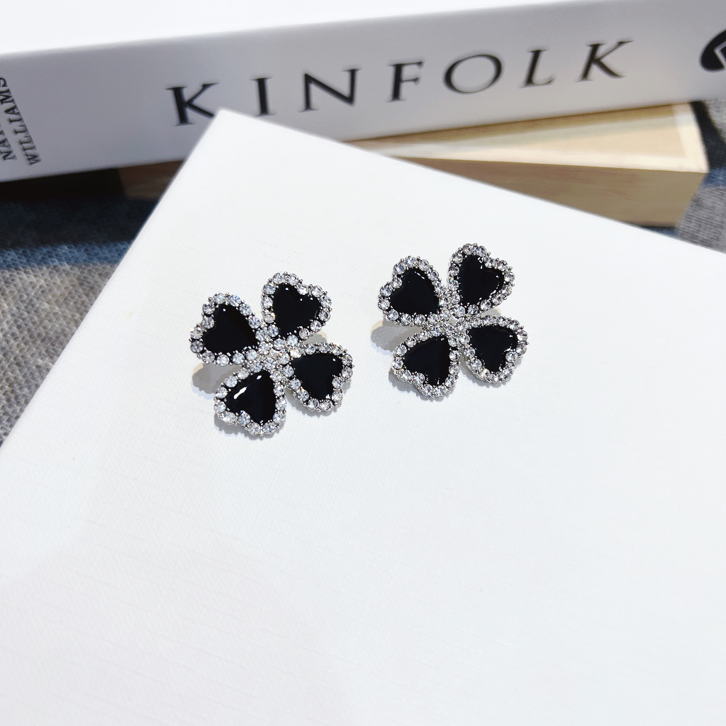 Set choker và hoa tai hình cỏ bốn lá mặt đen đính đá nhân tạo Ròm House