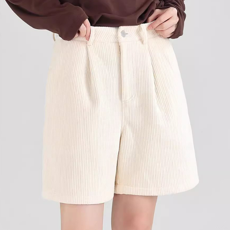 Quần Short Dessuu 2 màu nâu, kem chất liệu nhung tăm