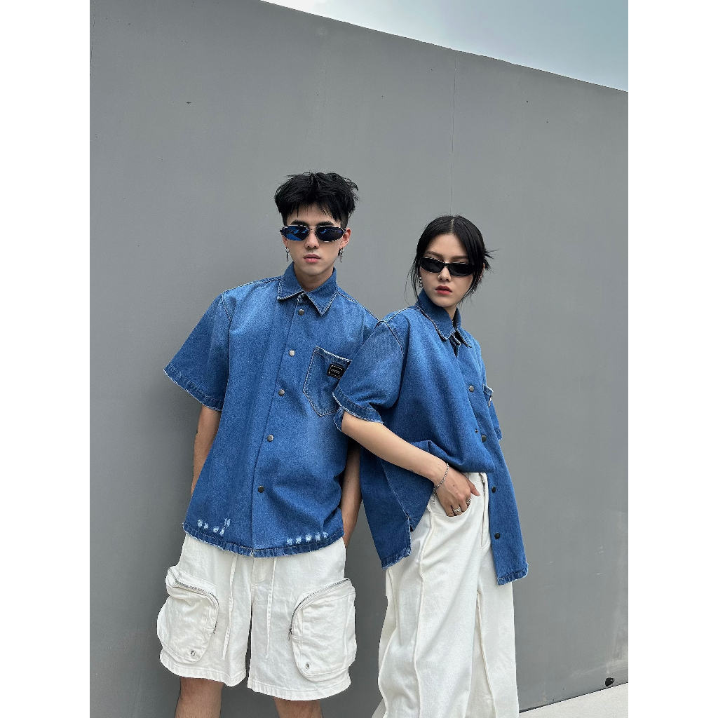 Áo sơ mi jean tay ngắn unisex local brand HUGU - TRANYI - vải denim, form boxy, tag kim loại gắn trên túi áo