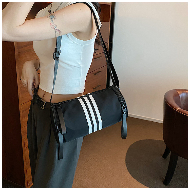 Túi Xách Đeo Chéo Unisex Dáng Trống Phong Cách Thể Thao Cá Tính