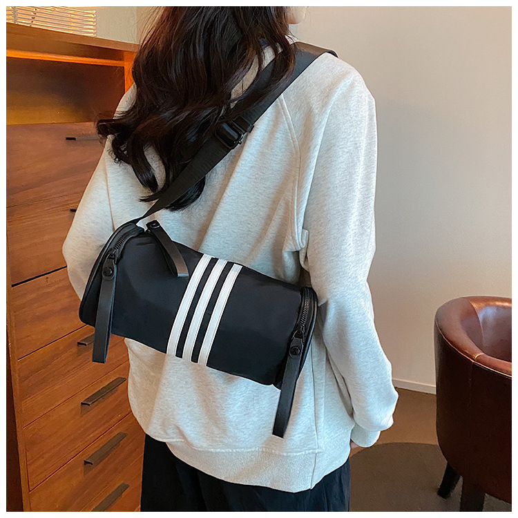 Túi Xách Đeo Chéo Unisex Dáng Trống Phong Cách Thể Thao Cá Tính