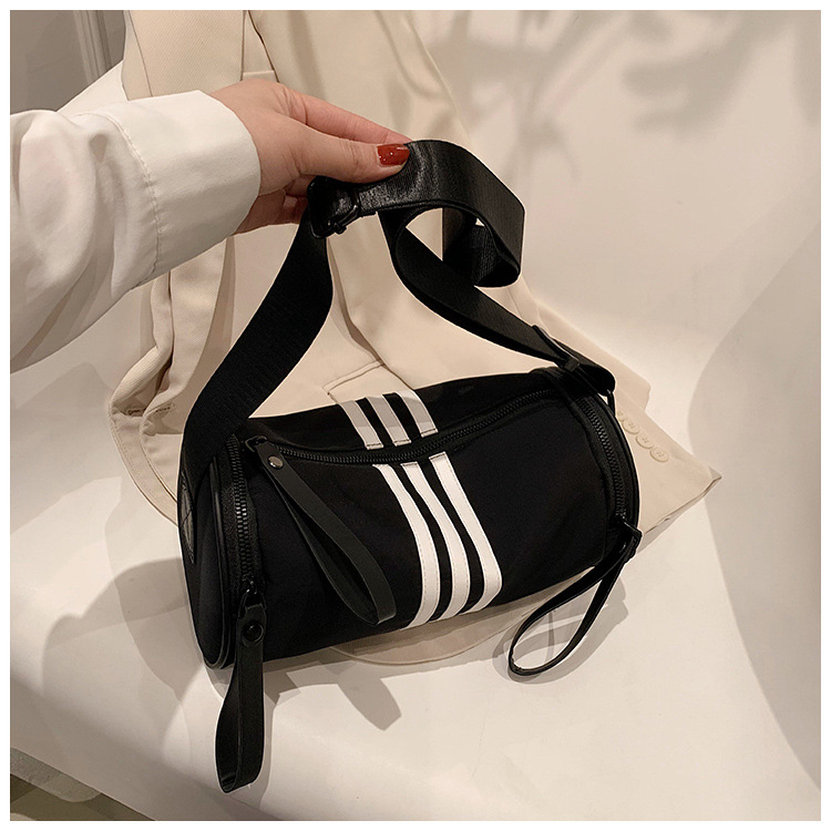 Túi Xách Đeo Chéo Unisex Dáng Trống Phong Cách Thể Thao Cá Tính