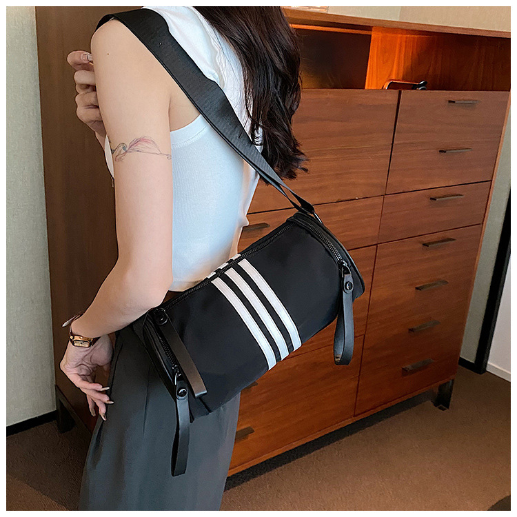 Túi Xách Đeo Chéo Unisex Dáng Trống Phong Cách Thể Thao Cá Tính