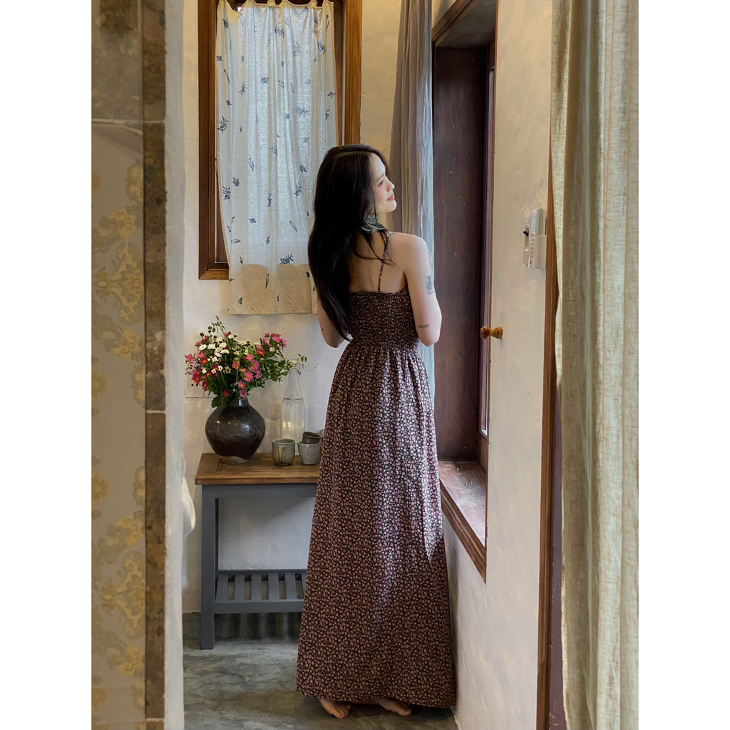 MYUNG - Đầm hai dây tự điều chỉnh có xẻ nền đen hoa hồng - LOUIS DRESS