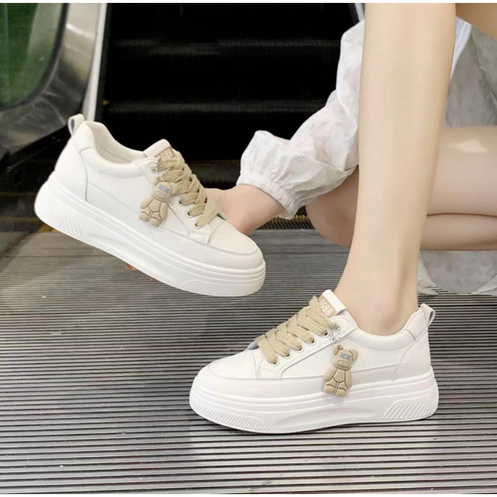 Giày  thể thao nữ gắn sticker - TT187