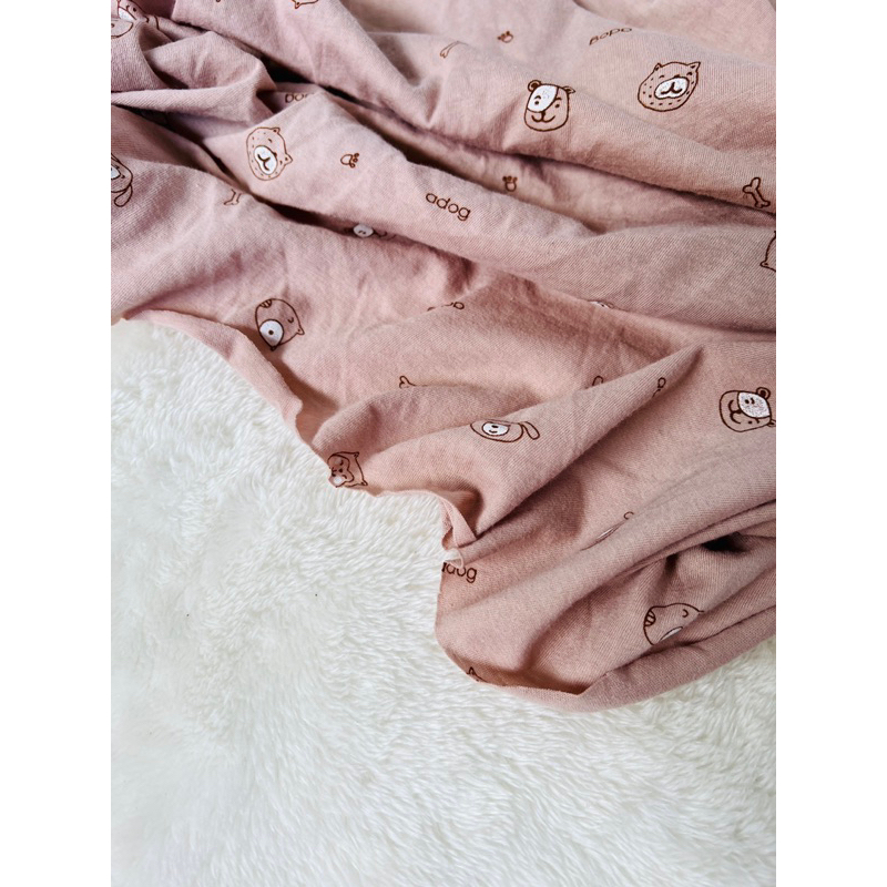 Vải thun cotton 2c hình động vật nền nâu be