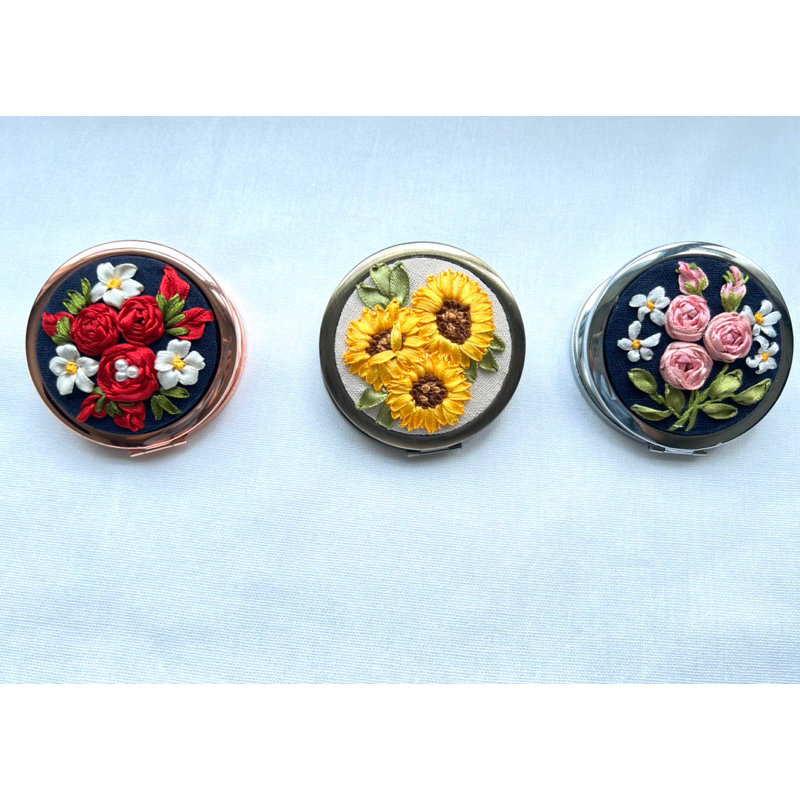 Gương thêu mini bỏ túi Handmade by Chang