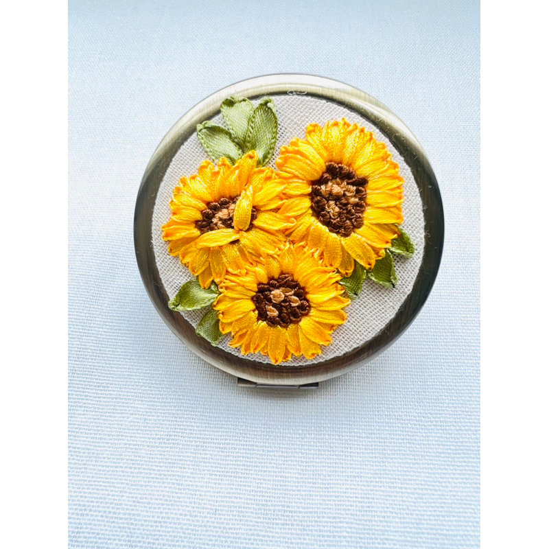 Gương thêu mini bỏ túi Handmade by Chang