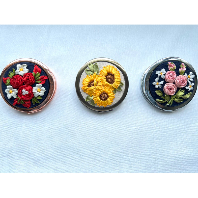 Gương thêu mini bỏ túi Handmade by Chang
