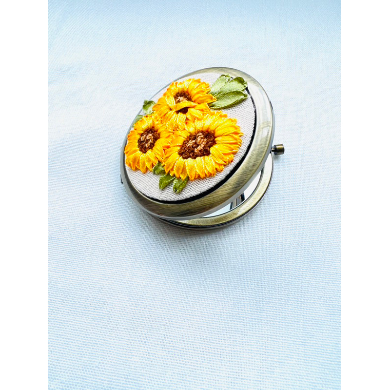Gương thêu mini bỏ túi Handmade by Chang