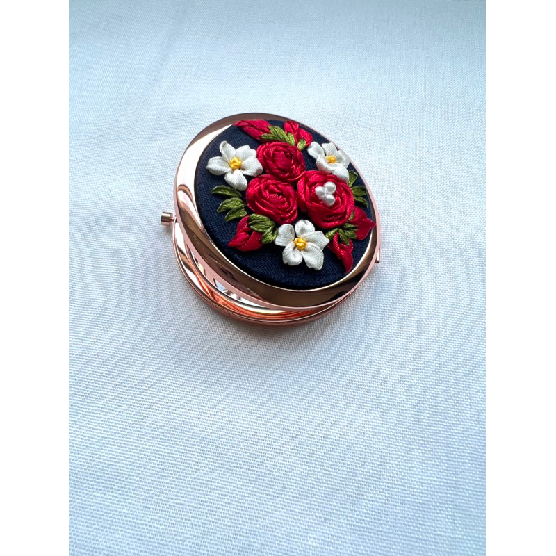 Gương thêu mini bỏ túi Handmade by Chang