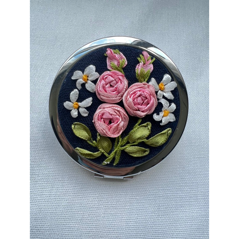 Gương thêu mini bỏ túi Handmade by Chang