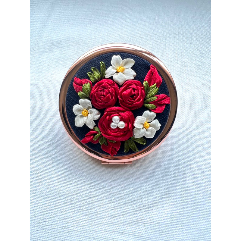 Gương thêu mini bỏ túi Handmade by Chang