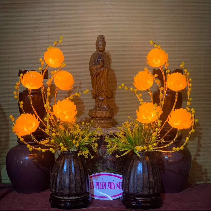 Đèn thờ hoa sen