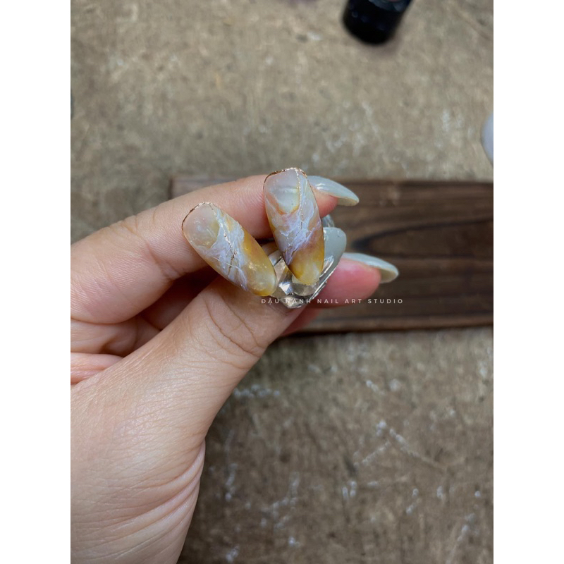 Màu nước nén trắng - đen làm loang vân đá siêu đỉnh