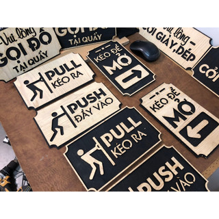 Biển đóng mở cửa dán cửa ra vào chỉ dẫn khách