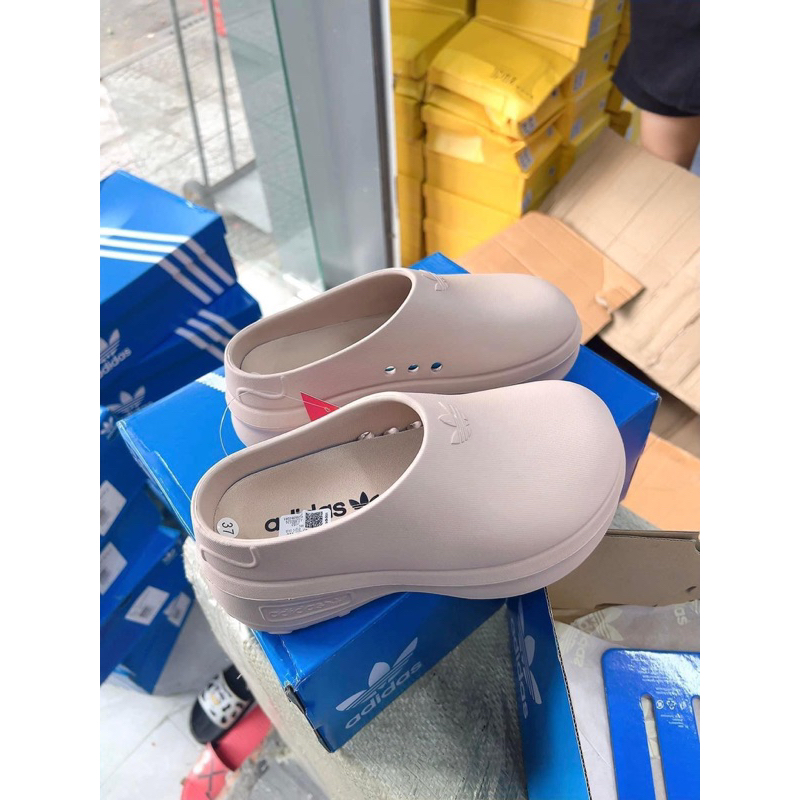 Sục adidas màu be