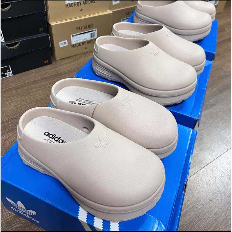 Sục adidas màu be