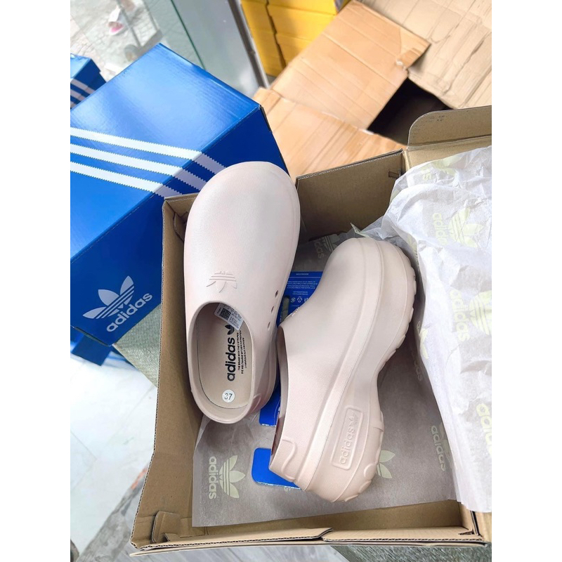 Sục adidas màu be