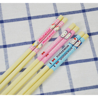 Đũa tre hình Hello Kitty / Doraemon