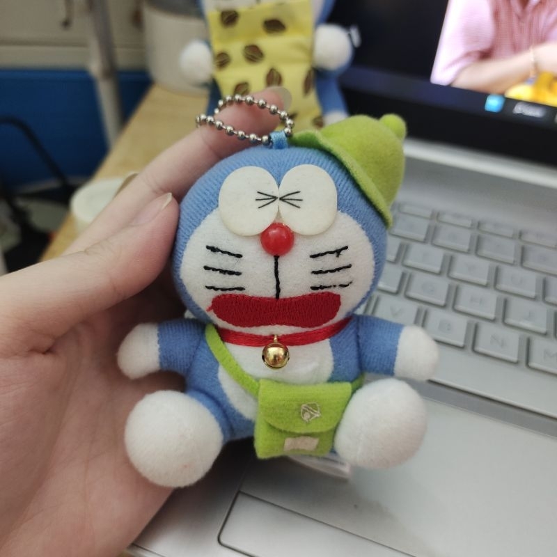 Doraemon đeo túi