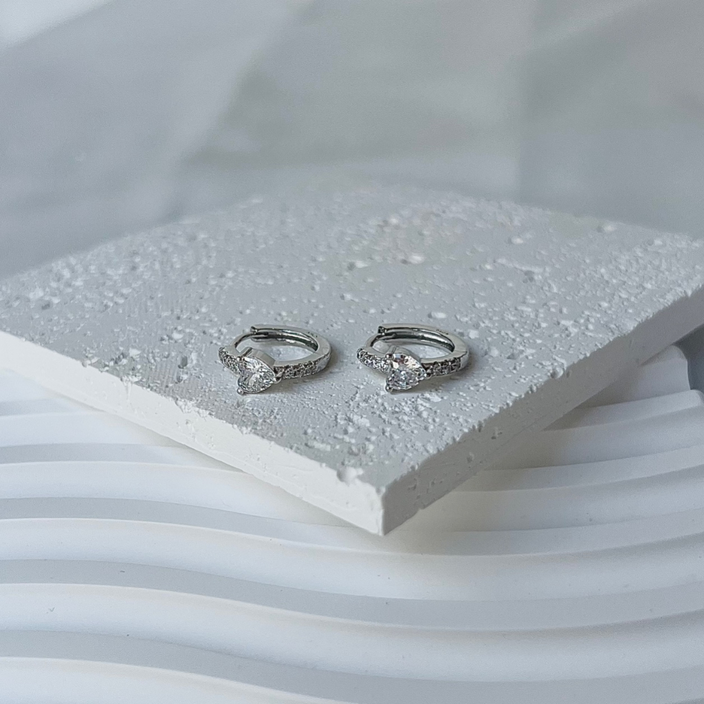 Hoa tai dạng tròn đính đá hình trái tim E291 Choker Club