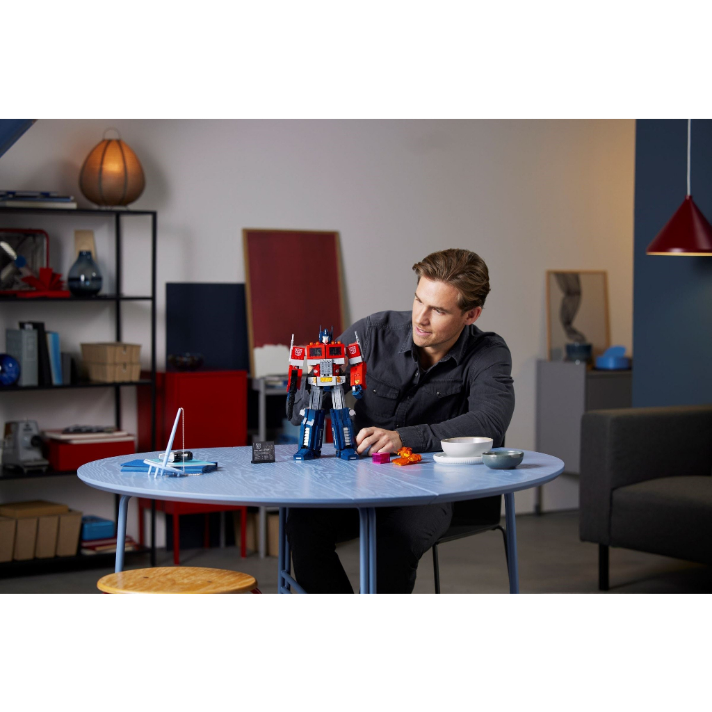 LEGO ICONS 10302 - Optimus Prime