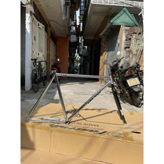 Khung xe đạp fixed gear Gray F12 thép CRMO bạc